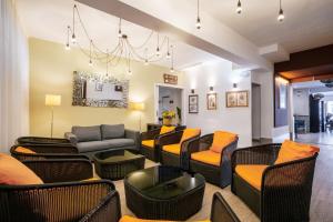a living room with couches and chairs at Hotel Florencio Ibiza in San Antonio