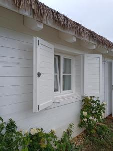 a window on the side of a white house at Sušarna Romantik in Pouzdřany