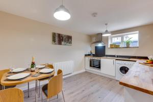 a kitchen and dining room with a table and chairs at 2 Bed in Great Waldingfield oc-ac3 in Waldingfield