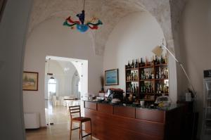a bar in a room with a table and chairs at Hotel Masseria Marziale in Brindisi