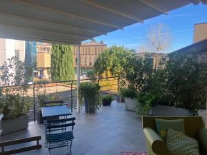 a patio with a table and chairs on a balcony at HOMY BnB in Empoli