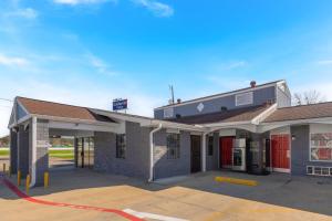 an empty gas station with a red garage at Golden Inn Dallas by Hotel O in Dallas