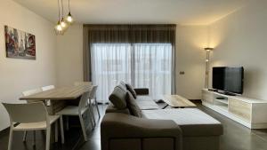 a living room with a couch and a table at Apartament DARSENA B 2-2 in L'Estartit