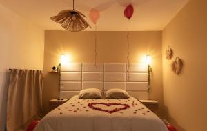a bedroom with a bed with a heart drawn on it at La Parenthèse Yssoirienne - Balnéo - Vidéoprojecteur in Issoire