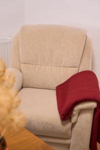 a brown chair with a red towel on it at Gästewohnung Schöningen in Schöningen