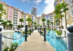 a walkway in a city with palm trees and buildings at Seven Seas Code di Azur in Na Jomtien
