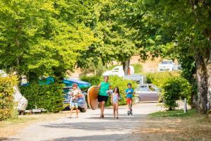Gallery image of Camping - Piscine - ccagfdb in Clairvaux-les-Lacs