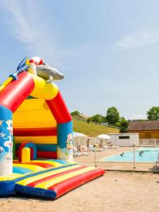 Gallery image of Camping - Piscine - ccagfdb in Clairvaux-les-Lacs