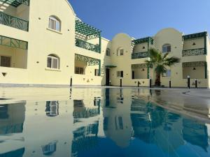 a view of the exterior of a building at Sea-View 1BR Apartment Balcony Full Kitchen Resort in Marsa Alam City +19 photos