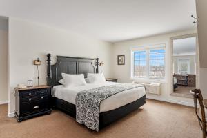 a bedroom with a large bed and a window at Strathmere Country Retreat in Ottawa