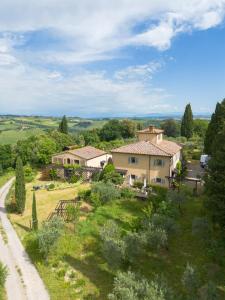 an aerial view of a house in a field at Appartamenti Villa La Fonte in San Gimignano