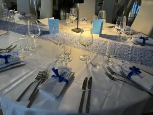 a table with wine glasses and napkins on it at Pisani Hotel in San Nicola La Strada