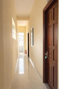 an empty hallway with a door and a tile floor at Tâm Quỳnh Motel in Vung Tau