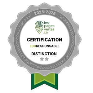 a silver medal with a green ribbon at Le Pèlerin - Chalet rustique Écoresponsable en nature - Estrie in Notre-Dame-Des-Bois