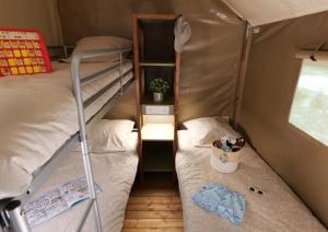 a bedroom with a bunk bed and a bunk bed at ZEcamping 3 dog friendly salle fitness piscine in Vensac