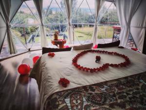 a bed in a room with a large window at Glamping Claro de Luna in Guatavita
