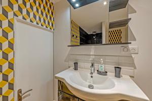 a bathroom with a sink and a mirror at Weekend dans la villa Léonie in Kerlouan +31 photos