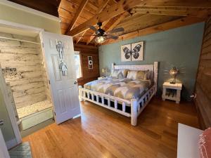 a bedroom with a bed and a wooden ceiling at Bavarian Brook Condo 14 in Helen