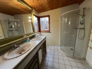 a bathroom with two sinks and a shower at La Canopée Alsacienne - Magnifique maison à Ribeauvillé in Ribeauvillé +36 photos