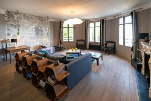 a living room with a blue couch and chairs at Maison Valmer - L'armateur, élégant penthouse classé 4 étoiles in Le Havre