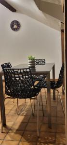 a table with two chairs and a potted plant on it at Gîte des sources in Salbert