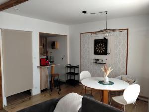 a living room with a table and chairs at Les Cactus in Grisolles