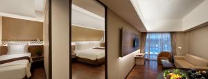 Ein Bett oder Betten in einem Zimmer der Unterkunft Ramada by Wyndham Bali Sunset Road Kuta