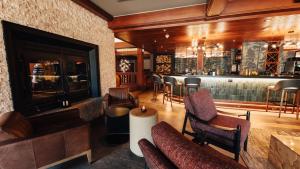 a bar in a restaurant with chairs and a counter at Salish Lodge & Spa in Snoqualmie