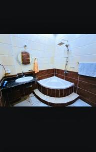 a bathroom with two sinks and a bath tub at Nile palace apartment in Luxor