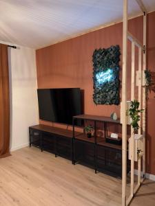 a living room with a flat screen tv on a wall at Thejungle in Freyming