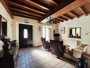 a living room with a couch and a table at Casa Caiceda in Poo de Cabrales