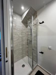 a shower with a glass door in a bathroom at Studio moderne Arcueil in Arcueil