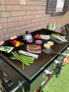 a grill with vegetables and a pot on top of it at Ferienwohnung auf dem Eltenberg in Elten