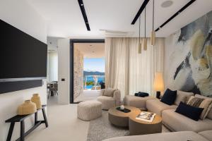 a living room with a couch and a table at Villa Pirata in Jezera