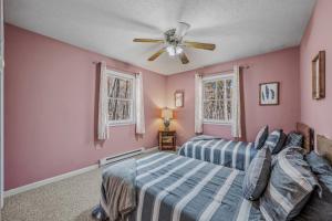 a bedroom with two beds and a ceiling fan at Namba Cabin - Feel the Bliss in Morton Grove