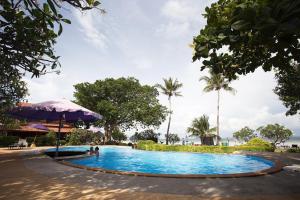 Bazén v ubytovaní PP Erawan Palms Resort alebo v jeho blízkosti