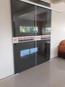 a glass door with a sign that reads more room do laundry at Hotel e Restaurante Rota do Pampa in Estância Teixeira +2 photos