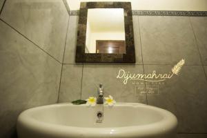 Koupelna v ubytování Dijumahrai Homestay
