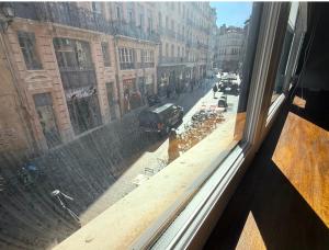a view of a city street from a window at Appartement centre Toulouse Capitole in Toulouse