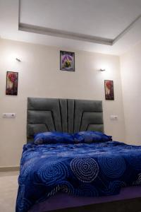 a bed with a blue comforter in a bedroom at Diamonds in Rabat