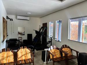 a living room with chairs and a gym at Casa chácara para alugar no período do festival de Parintins in Parintins