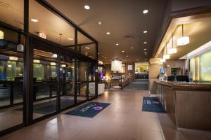 a restaurant lobby with a bar and a counter at Coast Bastion Hotel in Nanaimo