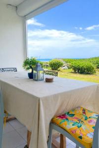 a white table with chairs and a view of the ocean at Studio TiLagon in Cul de Sac