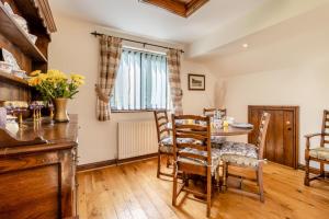 a dining room with a table and chairs at 2 Bed in Caersws oc-waa322 in Trefeglwys