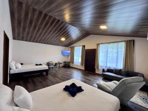 a living room with two beds and a couch at Termales del Arenal in Fortuna