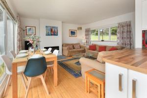 a living room with a table and a dining room at 3 Bed in Pwllheli oc-16glyn in Llanbedrog