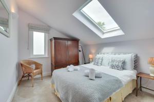 a bedroom with a bed with two towels on it at 5 Bed in Gower oc-hh101 in Port-Eynon