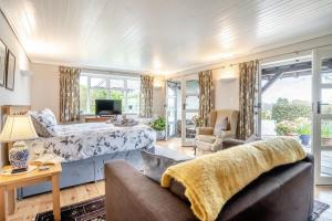 a bedroom with a bed and a living room at 1 Bed in Mumbles oc-hh631 in Oystermouth