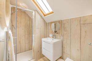 a bathroom with a toilet and a sink and a shower at 6 Bed in Pwllheli oc-argrai in Abersoch +21 photos