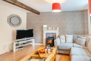 a living room with a couch and a fireplace at 2 Bed in Kendal oc-gl097 in Kendal